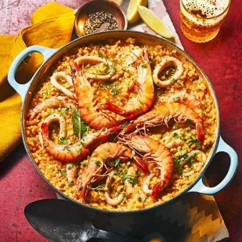 Paella cu creveti si calamari